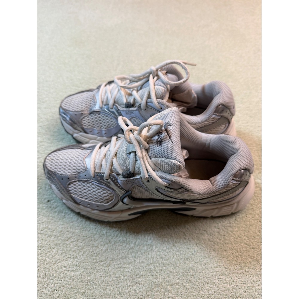 Nike V5 RNR Metallic Silver Photon Dust White Sneakers Womens 8